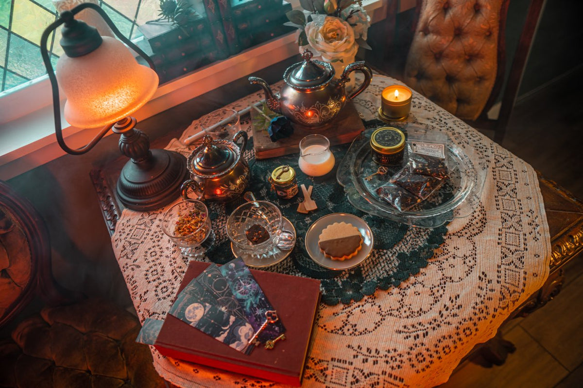Moody Noir | Reading Ritual Box